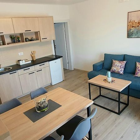 Family Apartments Bar Ngoại thất bức ảnh