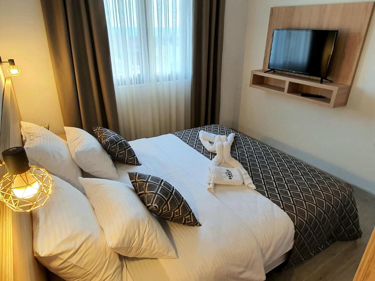 Family Apartments Bar Ngoại thất bức ảnh