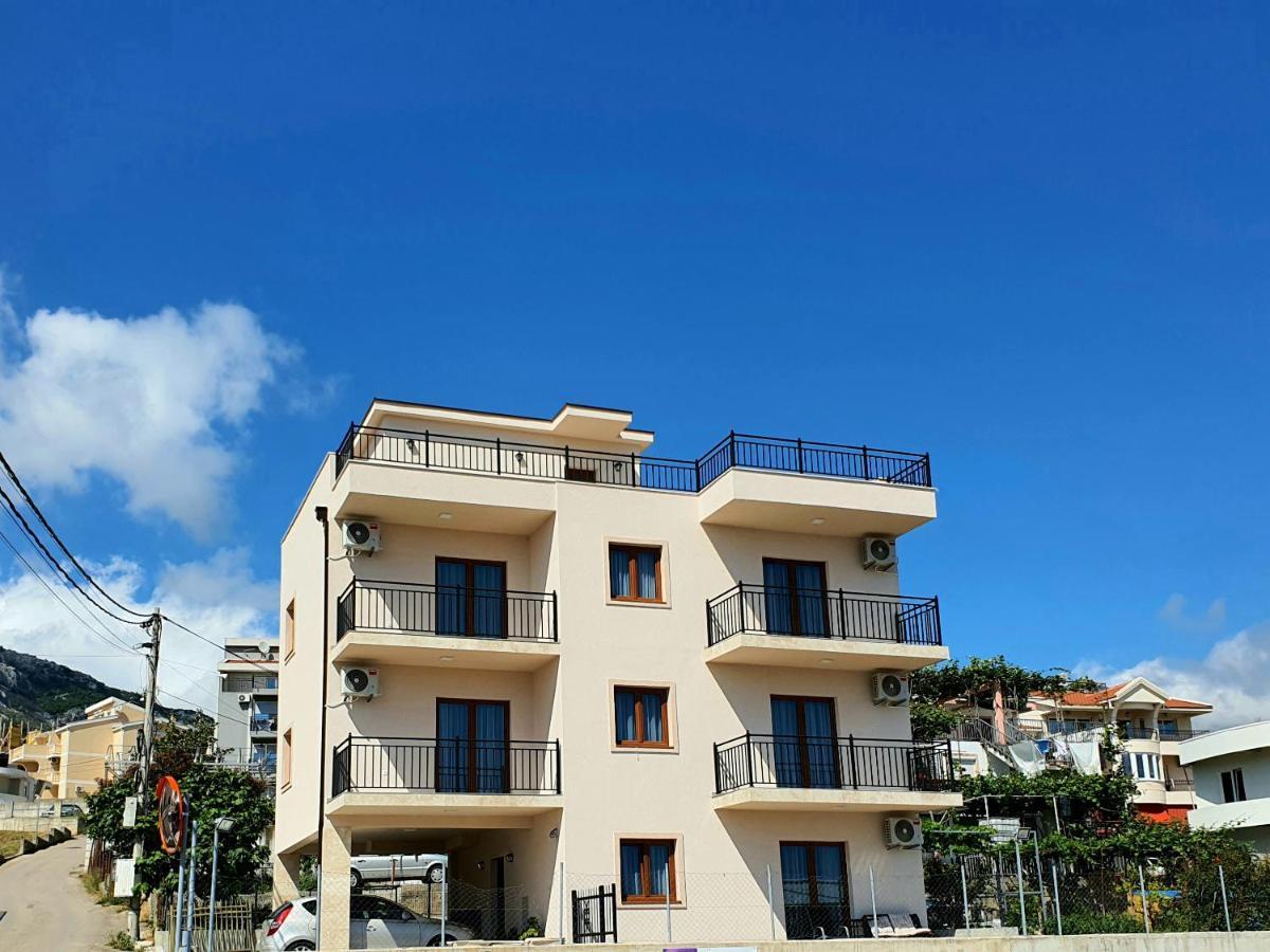 Family Apartments Bar Ngoại thất bức ảnh